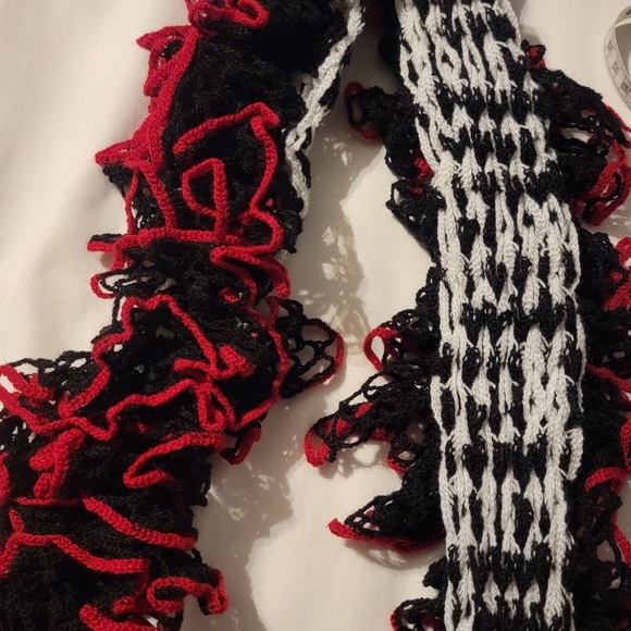 Handmade Knit black,red and white - Picture 3 of 3